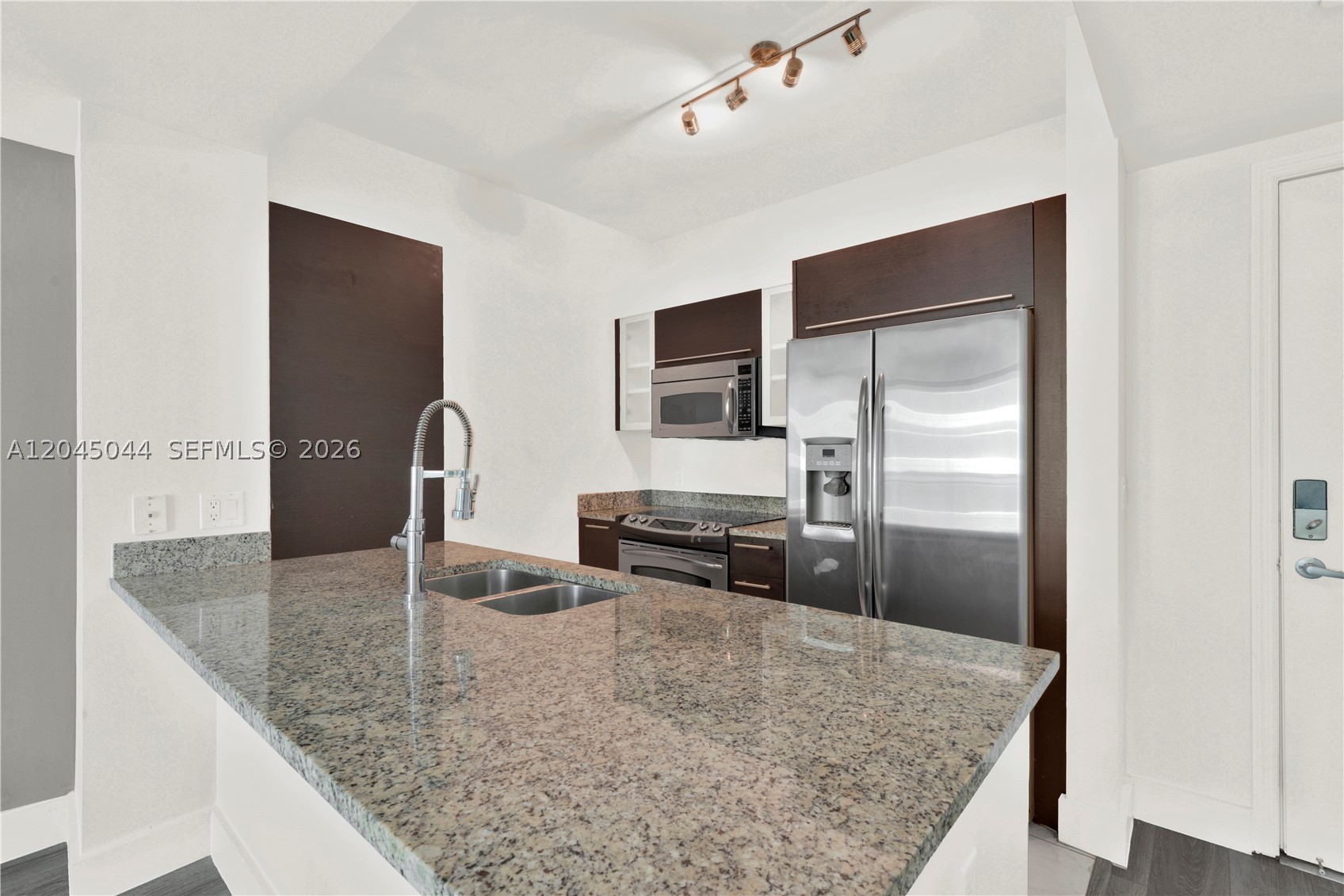 950 Brickell Bay Dr #802 Miami, FL 33131