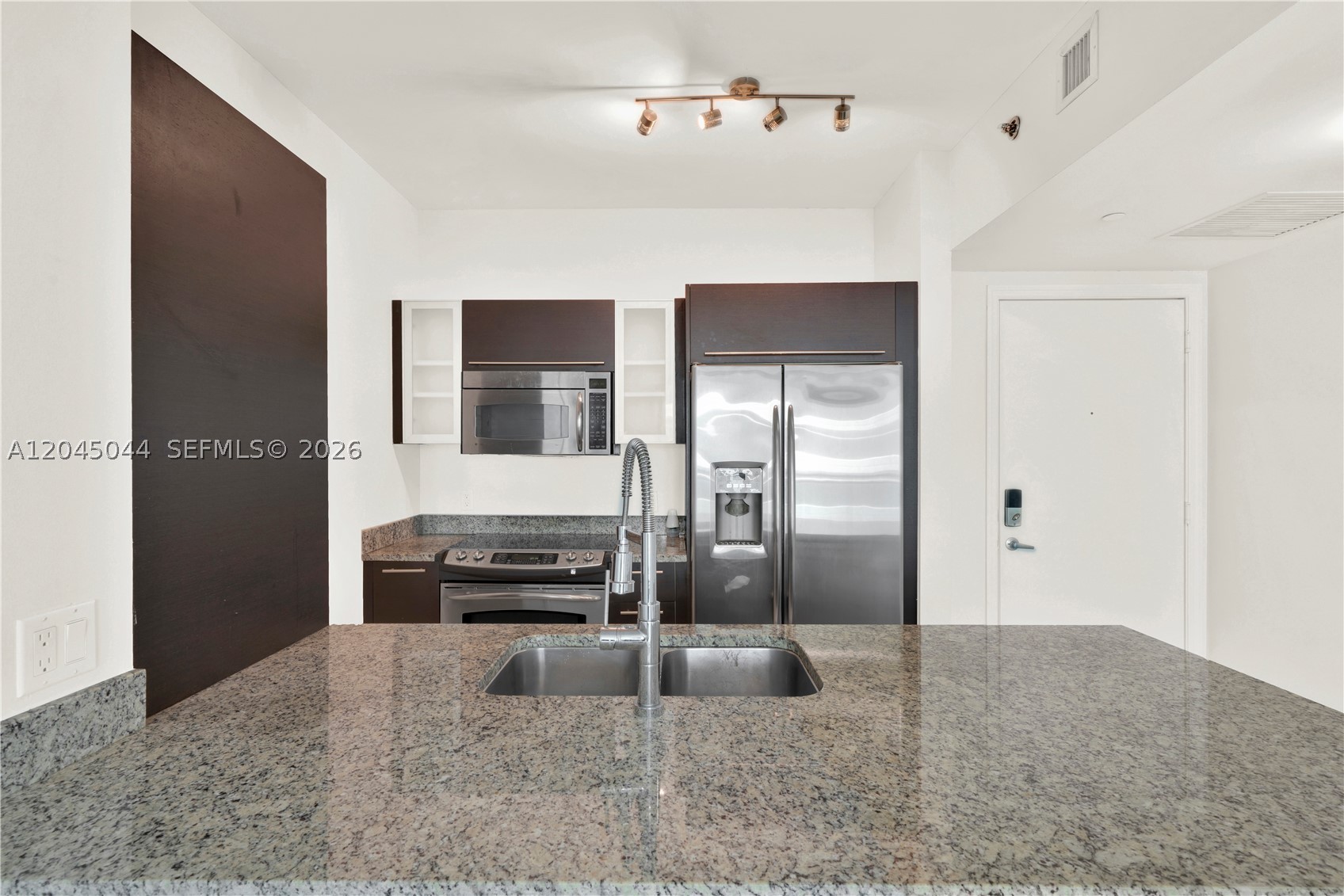 950 Brickell Bay Dr #802 Miami, FL 33131