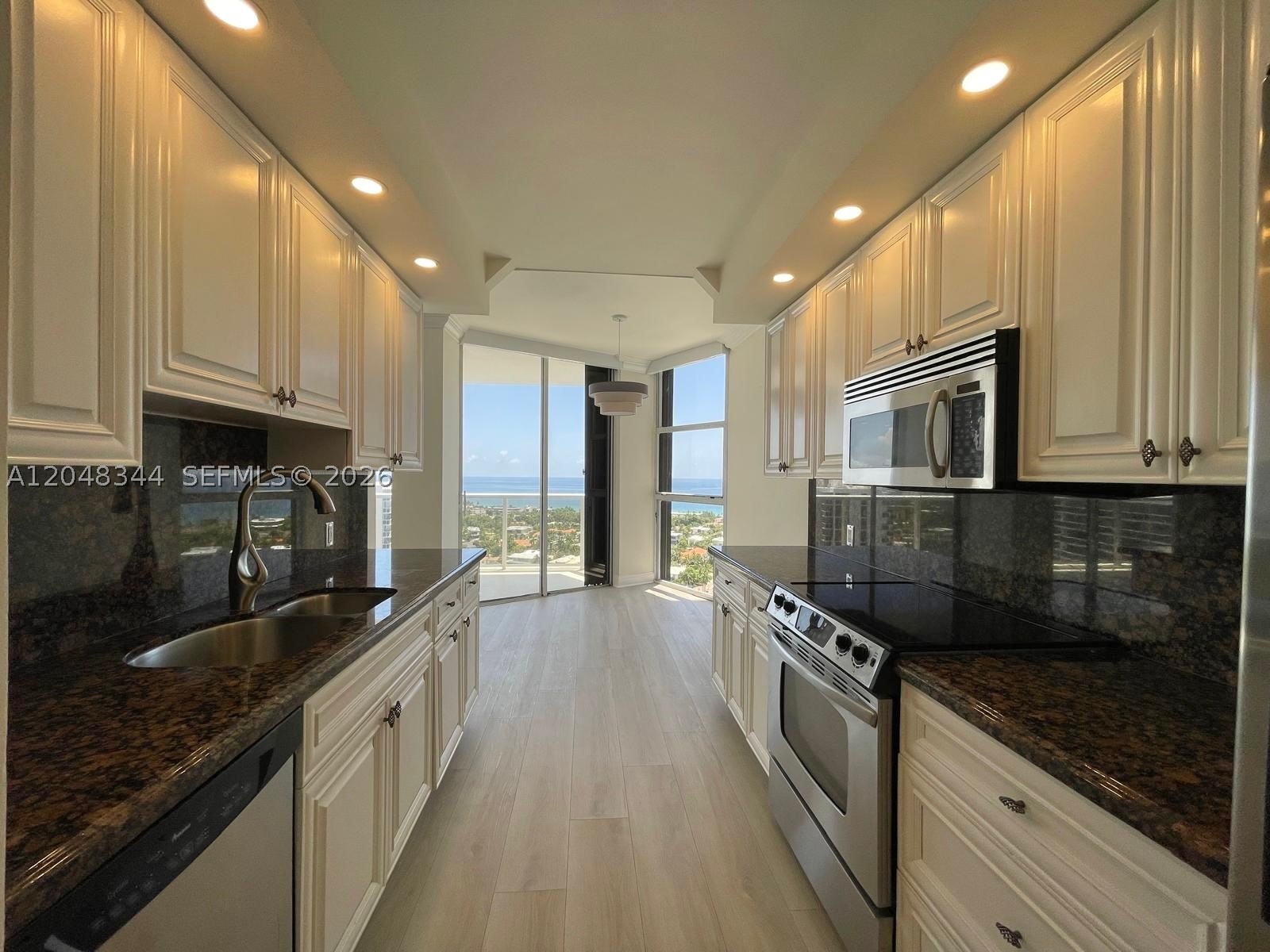 image Hamptons West8