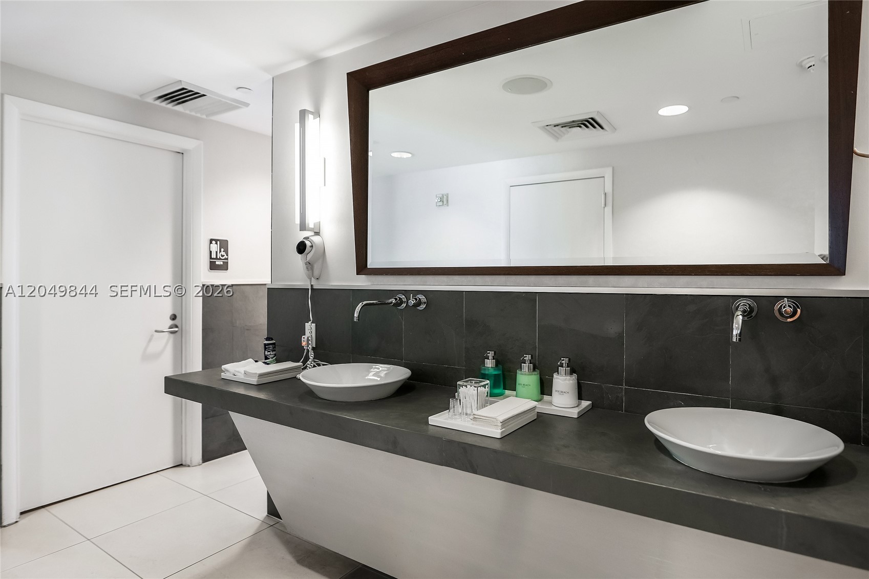 image Jade Beach102