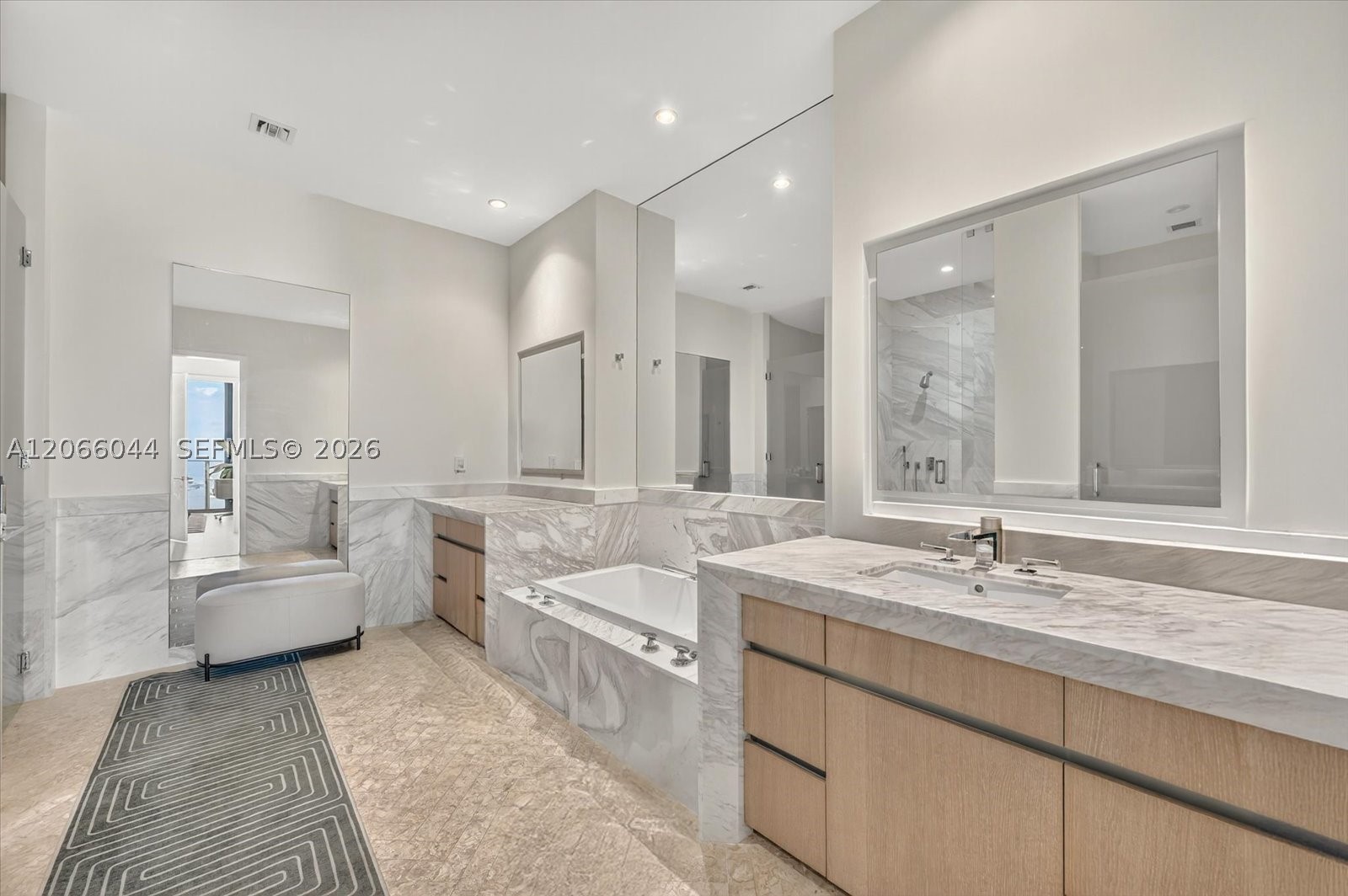 2821 S Bayshore Dr #11B Miami, FL 33133