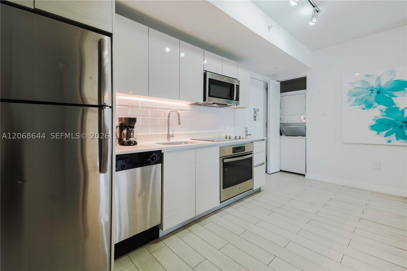 image Beachwalk Condominium5