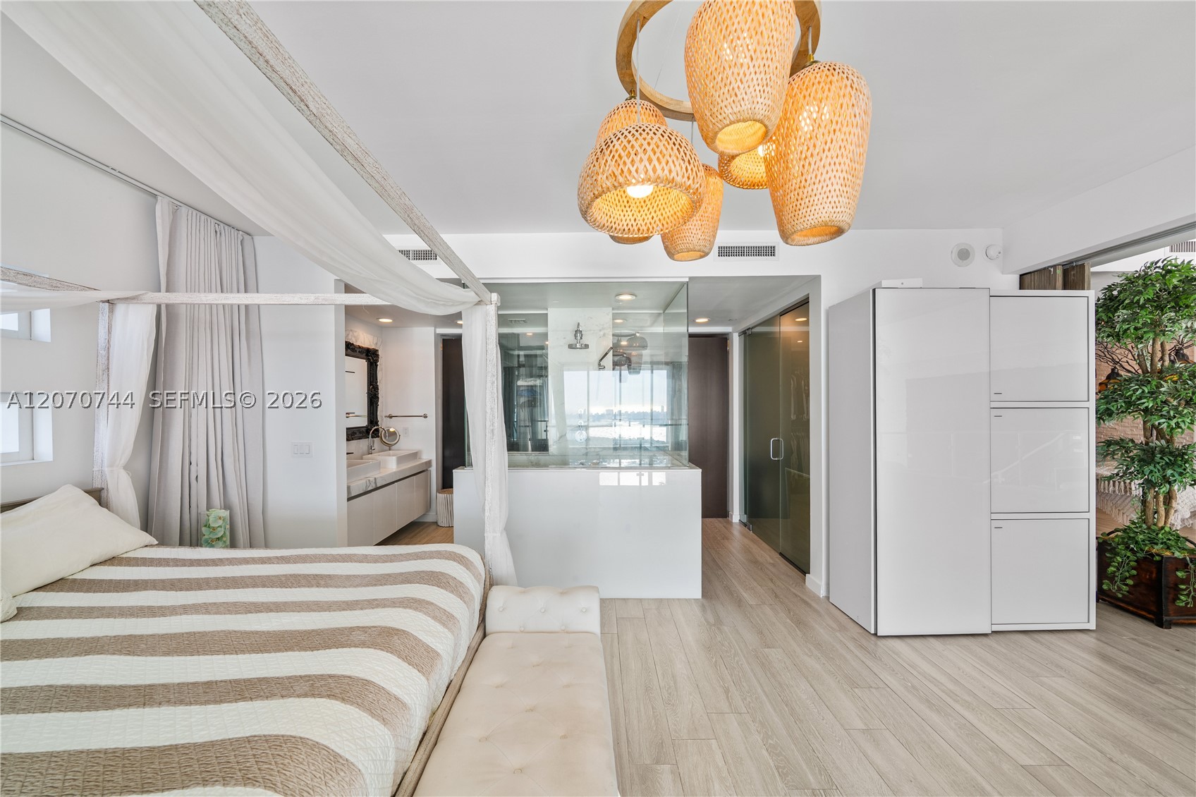 1040 Biscayne Blvd #4602 Miami, FL 33132