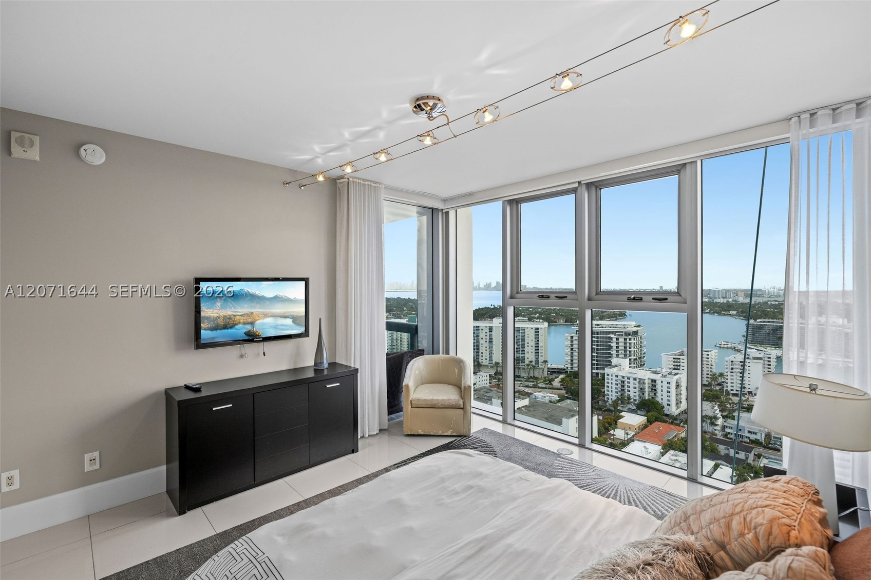 6899 Collins Ave #2708 Miami Beach, FL 33141