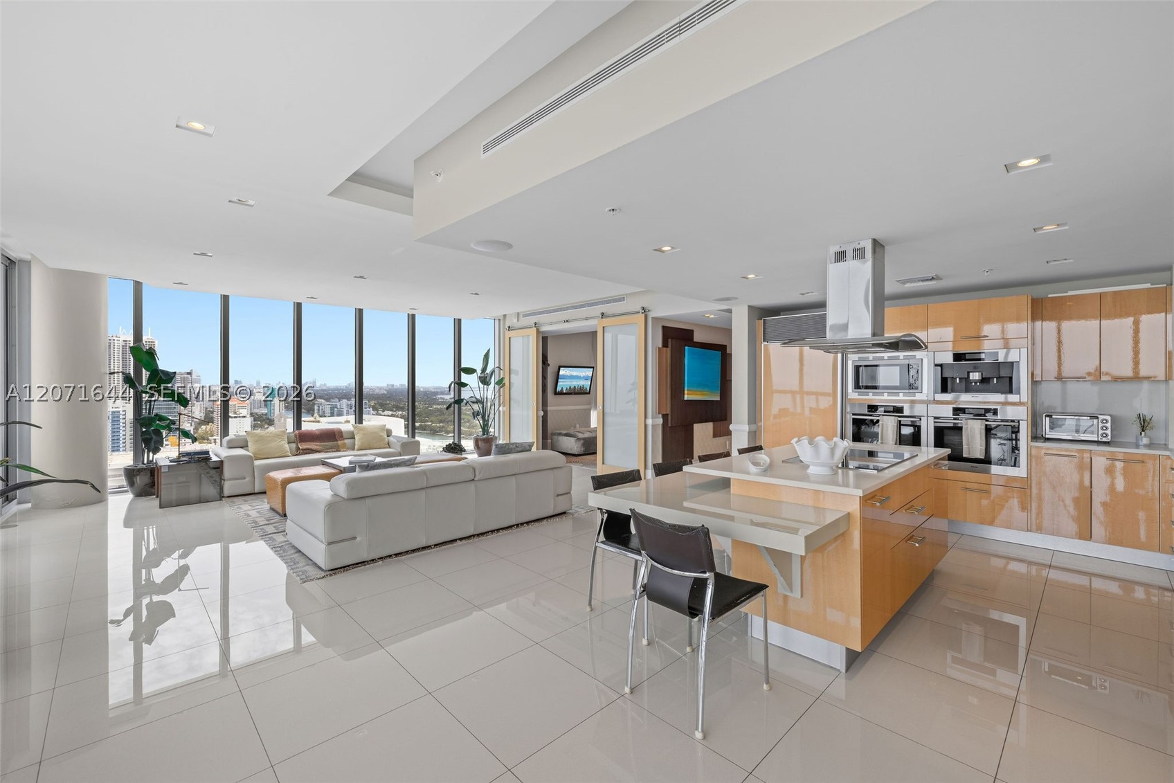 6899 Collins Ave #2708 Miami Beach, FL 33141