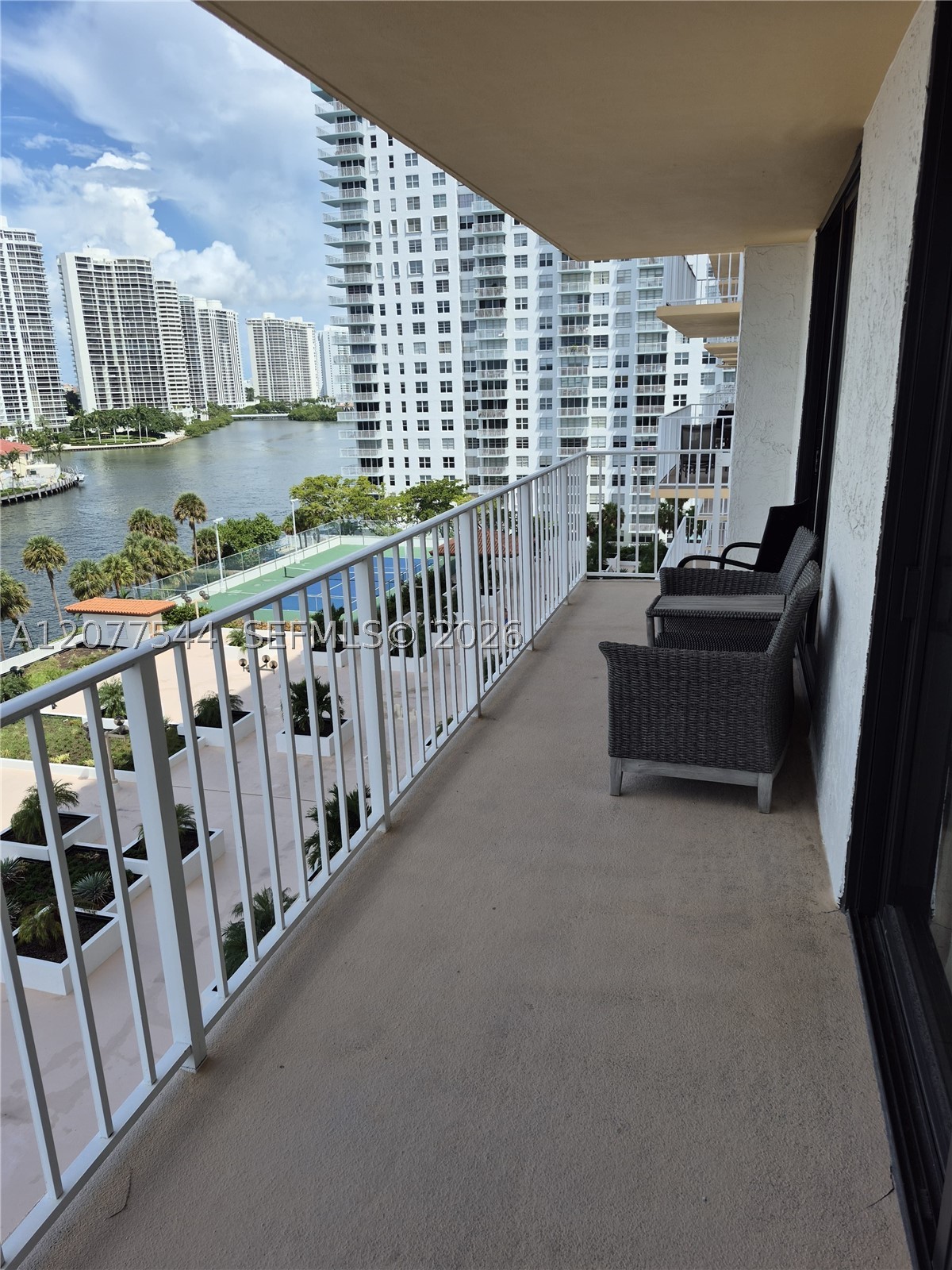 image Winston Towers 7002
