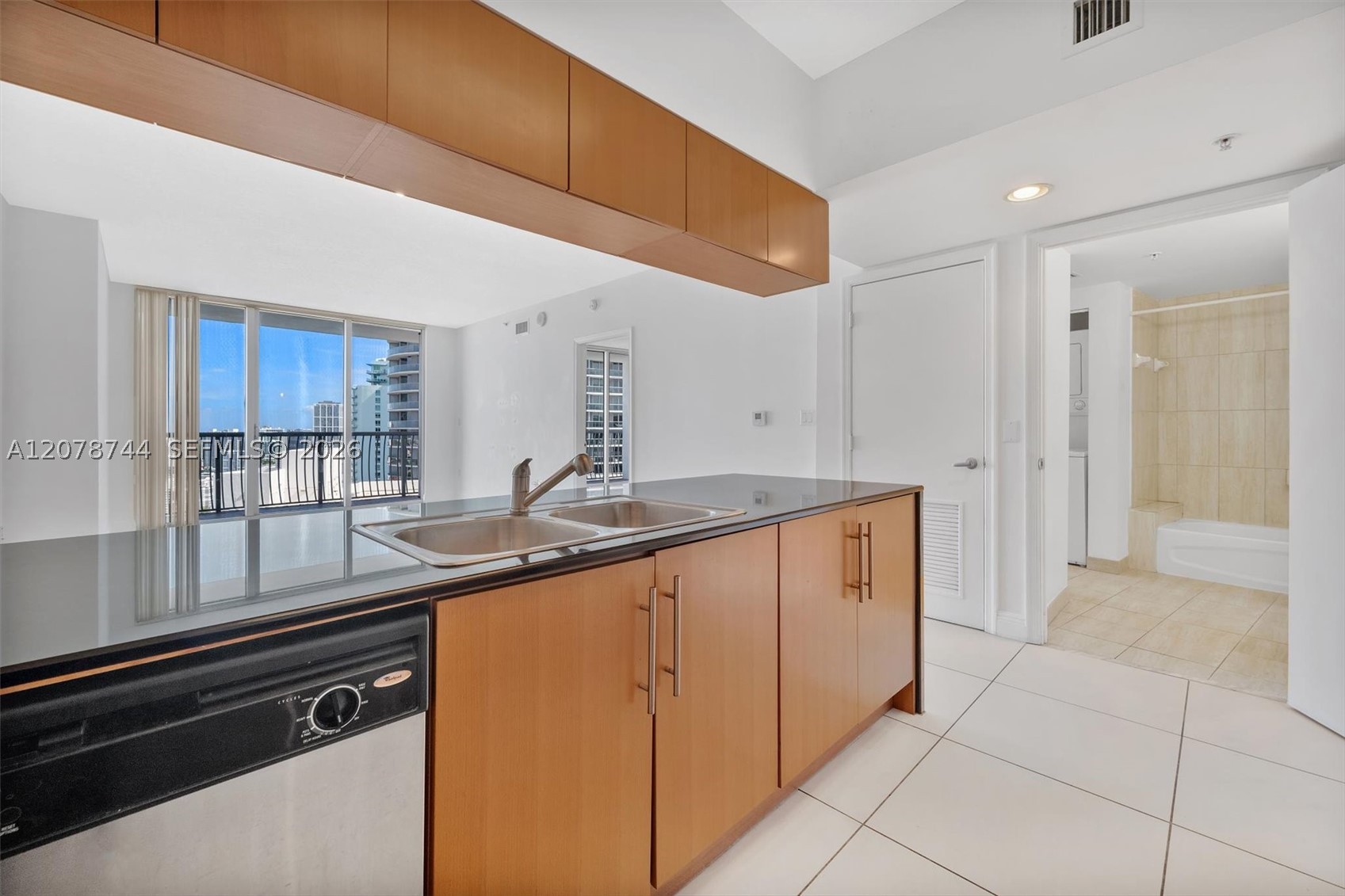 1750 N Bayshore Dr #4011
