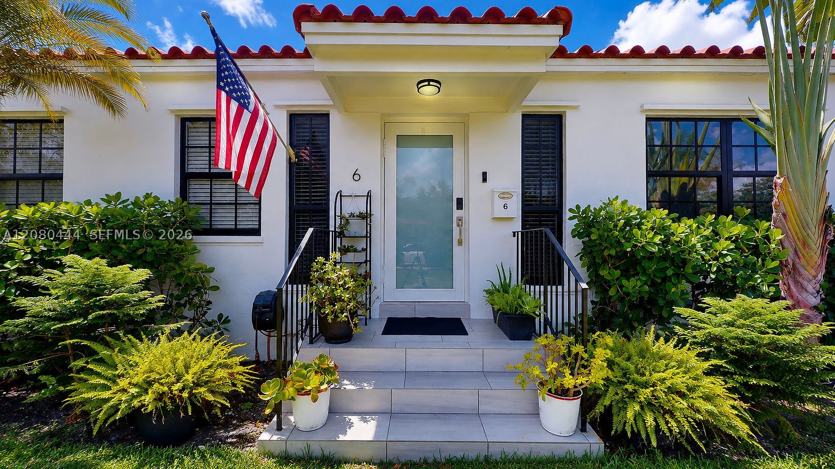6 Carmona Ave