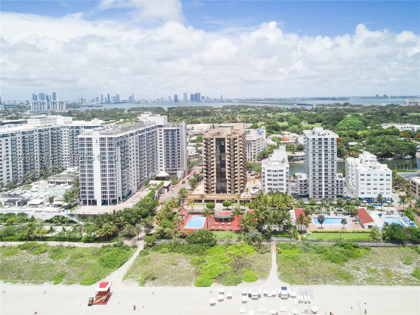 2401 Collins Ave #712