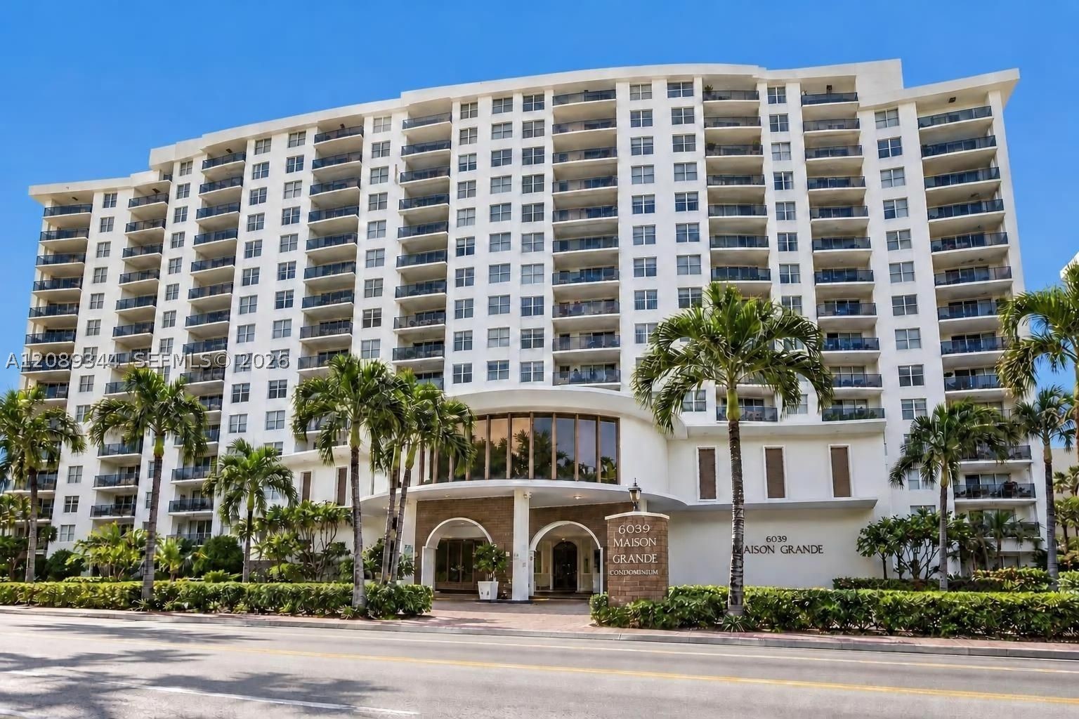 6039 Collins Ave #407