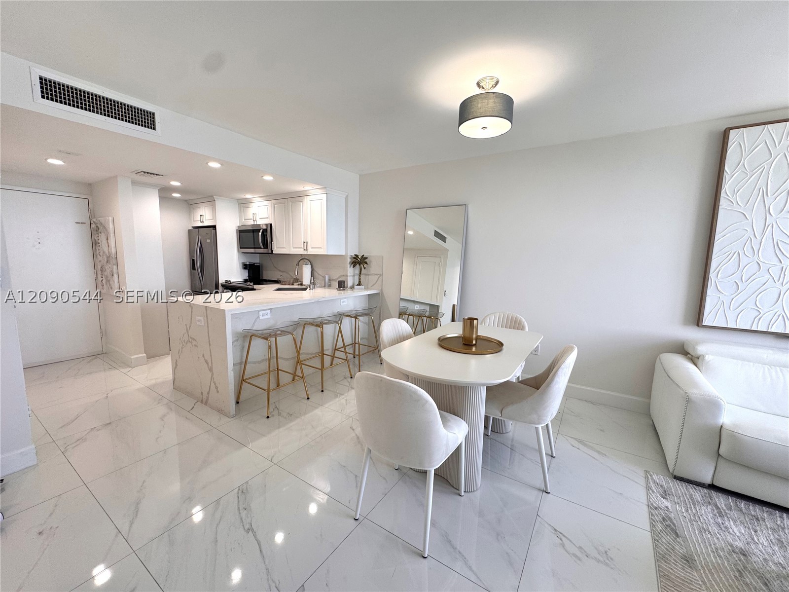 2899 Collins Ave #1037
