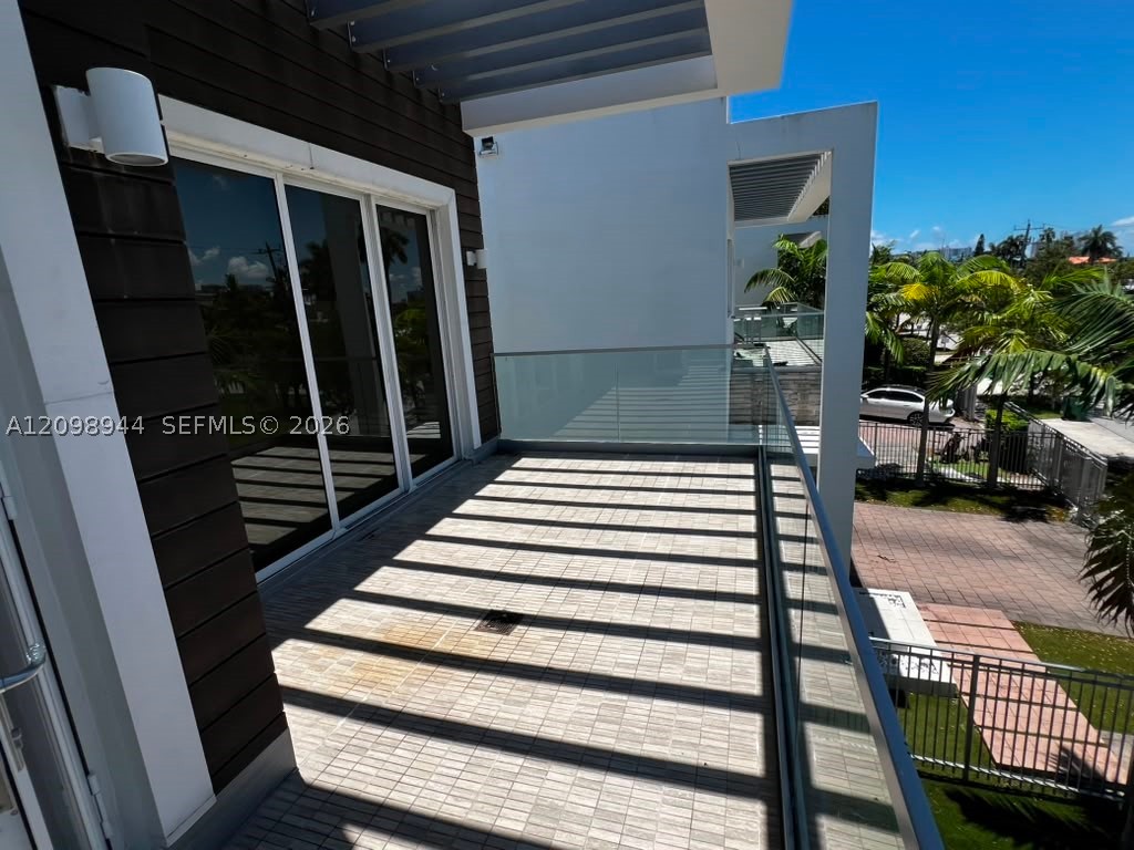 18975 Atlantic Blvd Sunny Isles Beach, FL 33160
