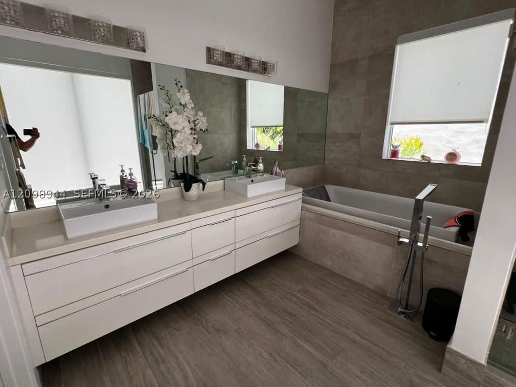 18975 Atlantic Blvd Sunny Isles Beach, FL 33160