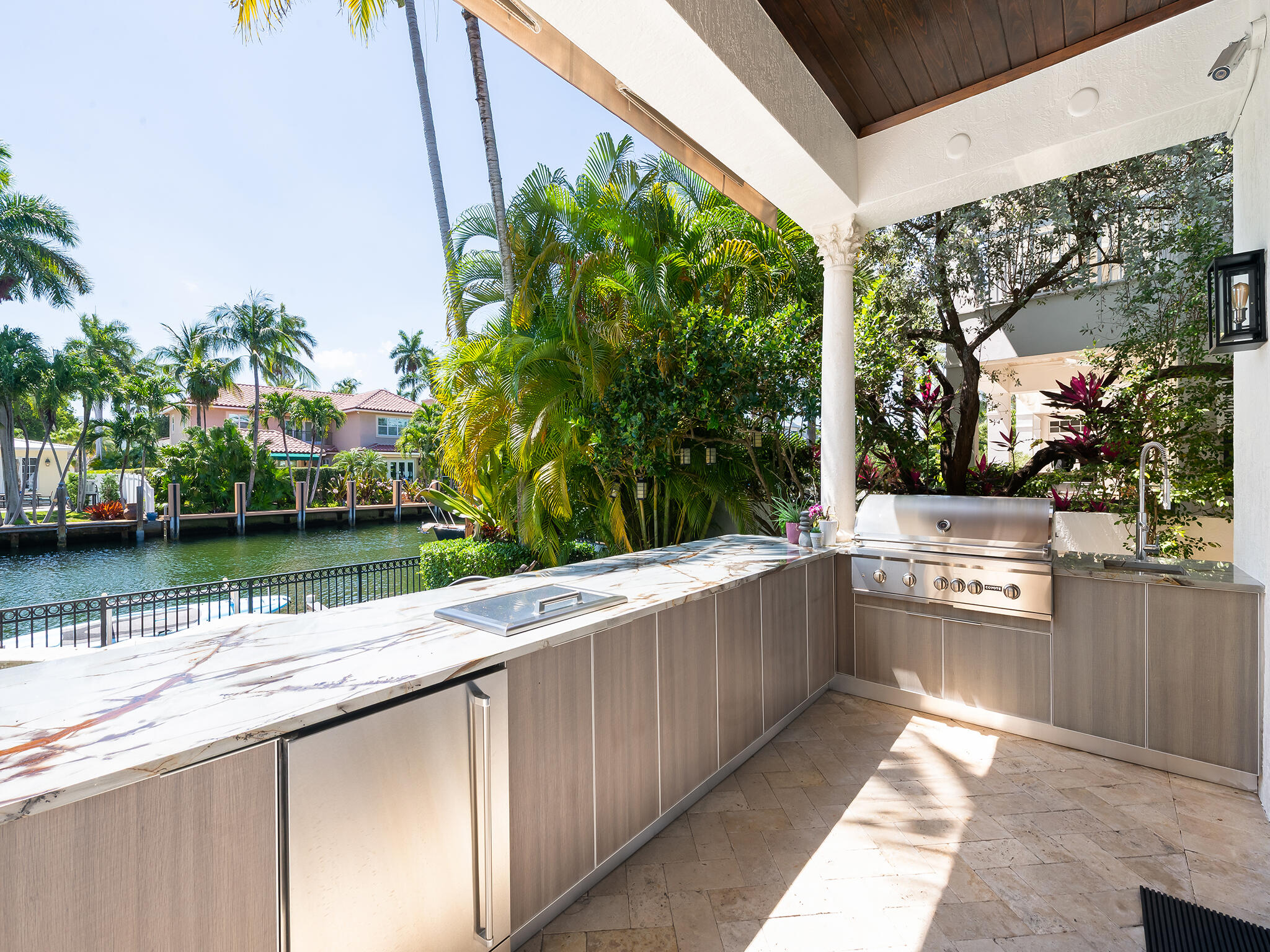441 Royal Plz Fort Lauderdale, FL 33301