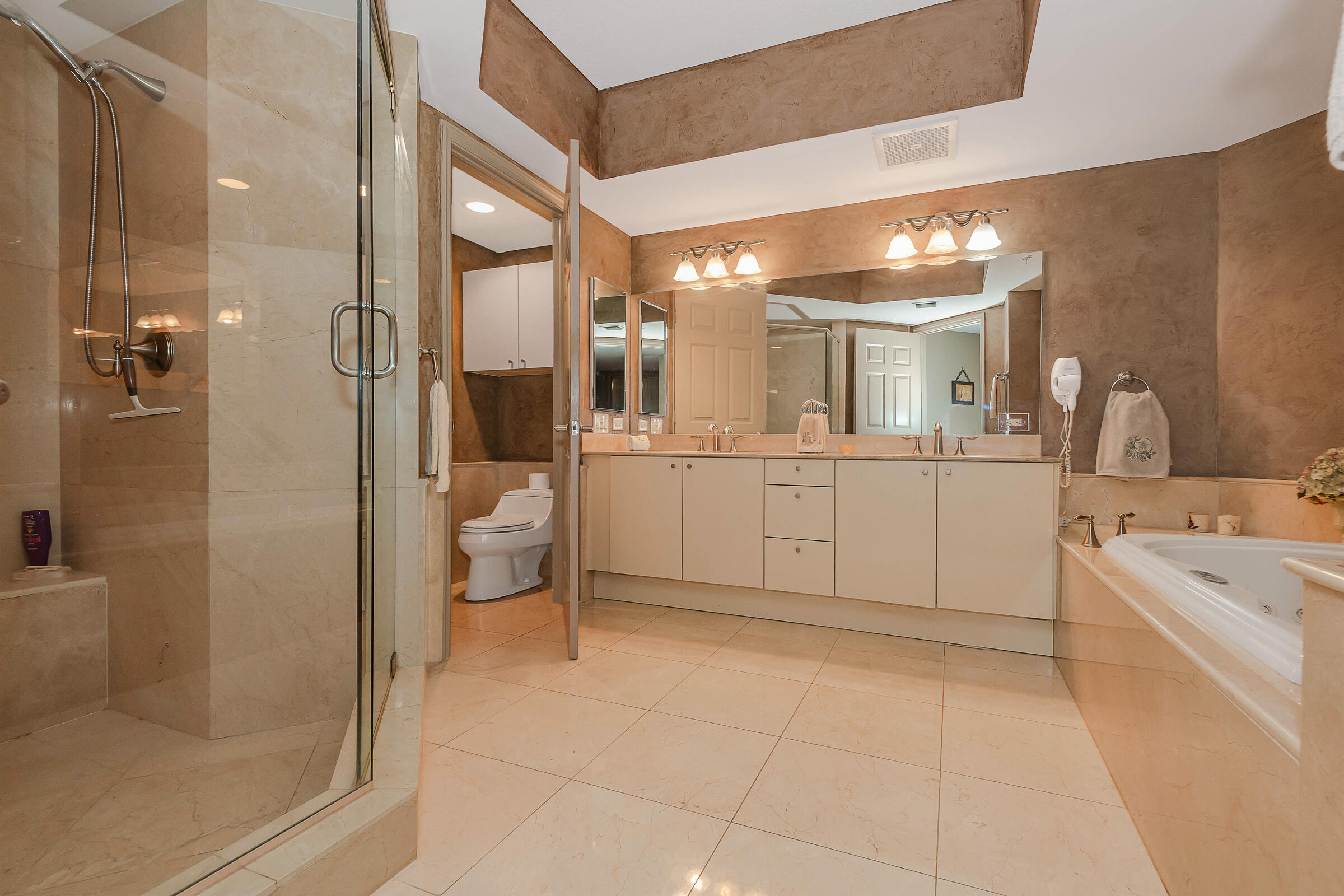 411 N New Riv Dr #1703 Fort Lauderdale, FL 33301