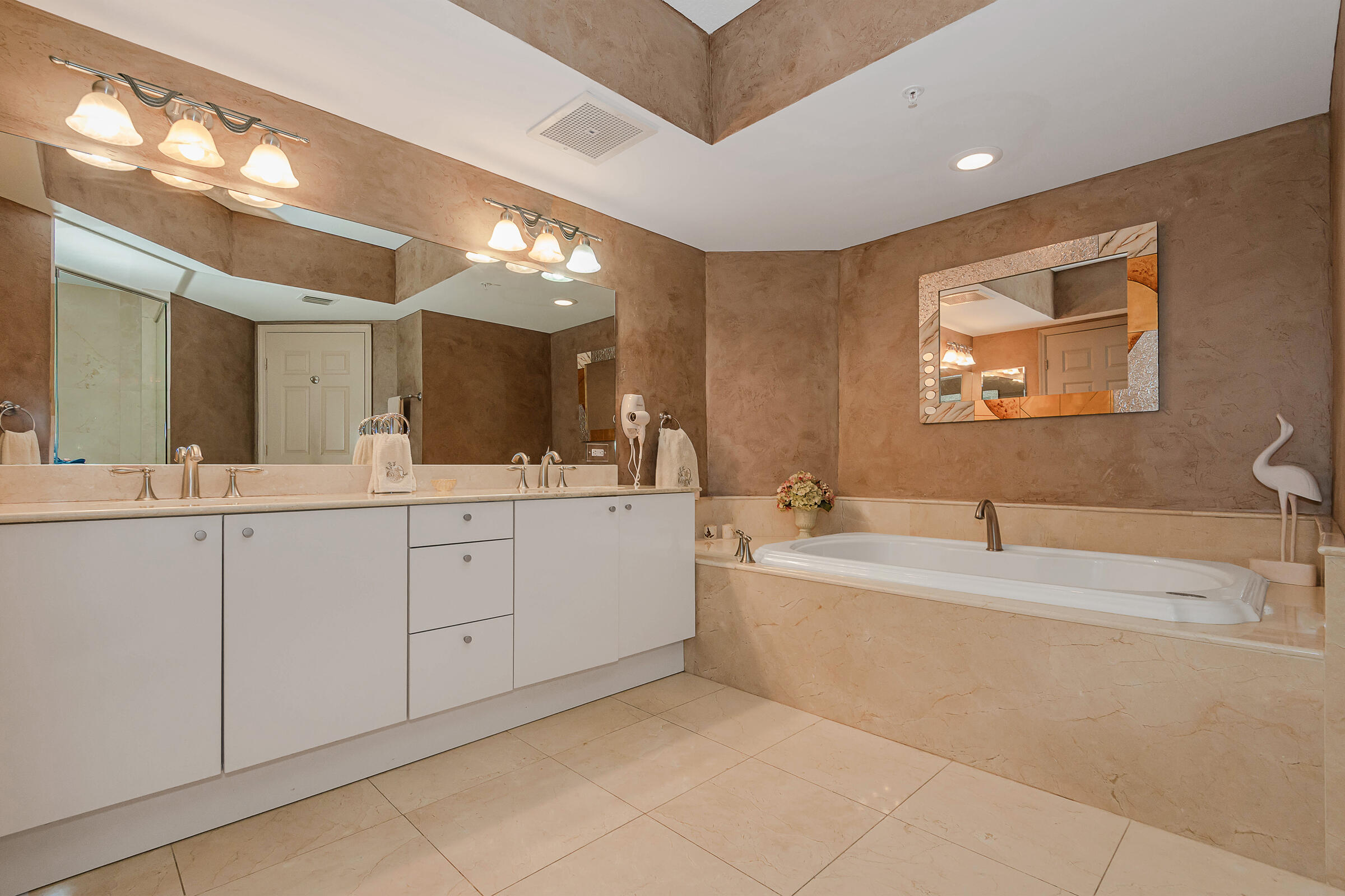 411 N New Riv Dr #1703 Fort Lauderdale, FL 33301