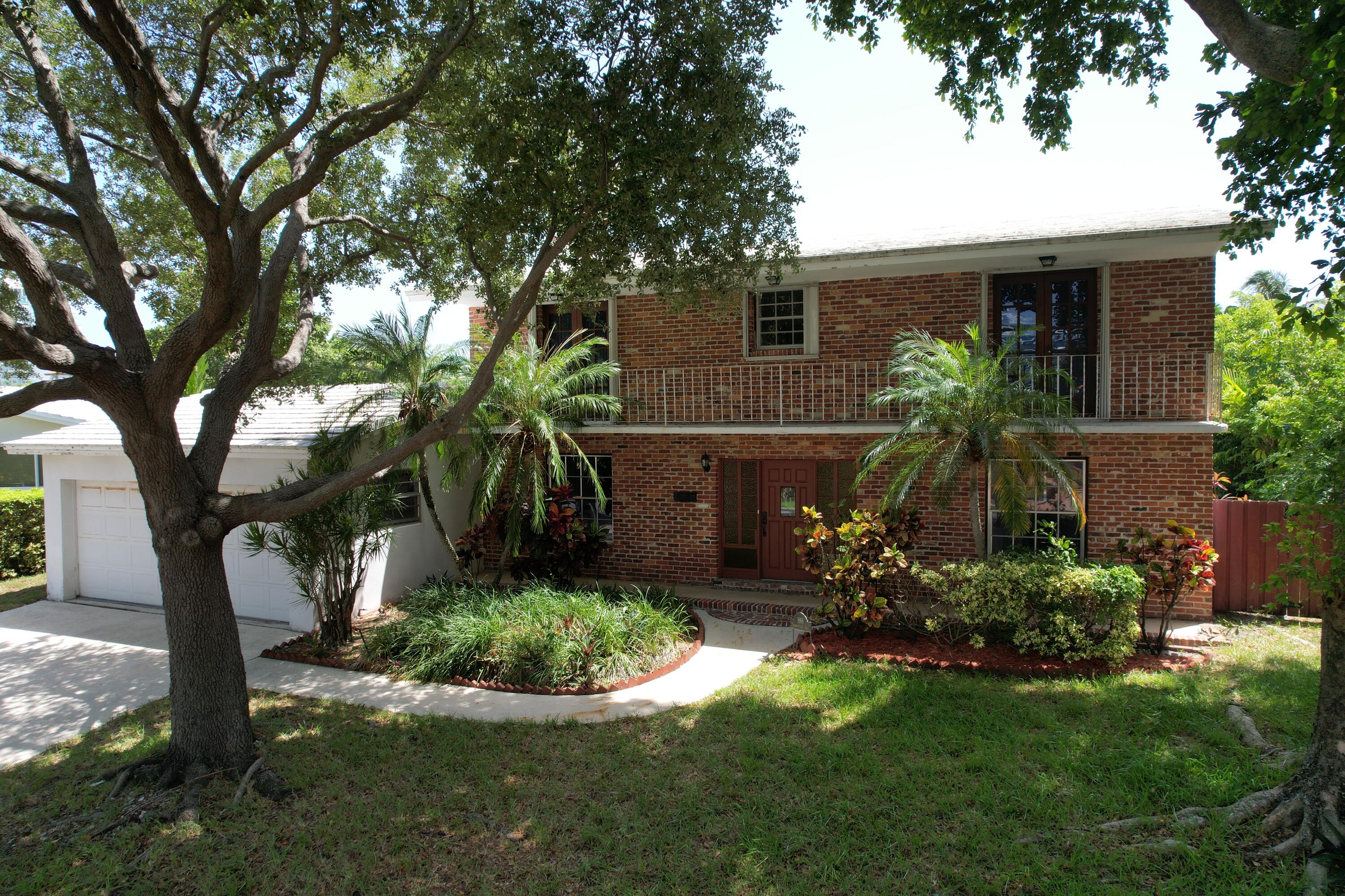 1916 Harbourview Dr Fort Lauderdale, FL 33316