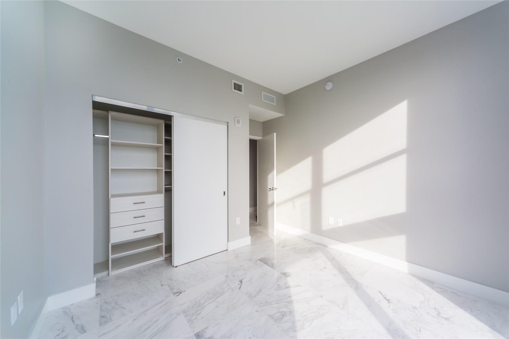 1010 Brickell Ave #4805 Miami, FL 33131