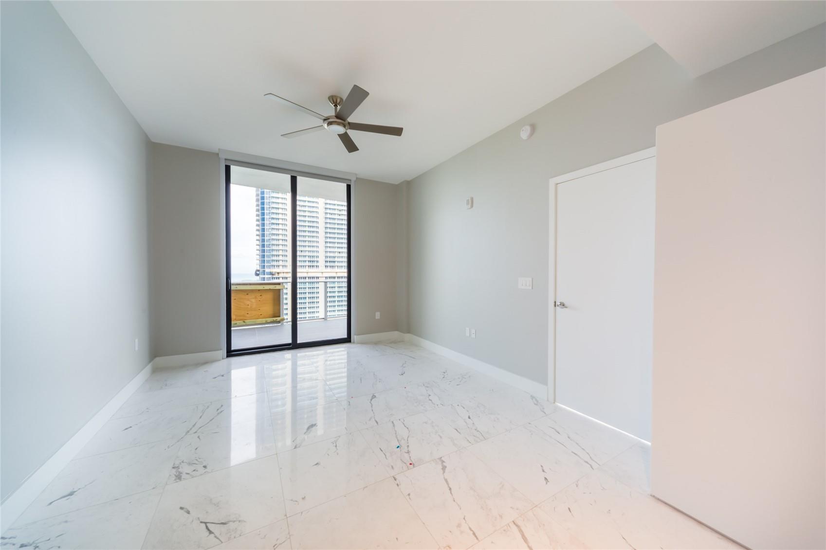 1010 Brickell Ave #4805 Miami, FL 33131