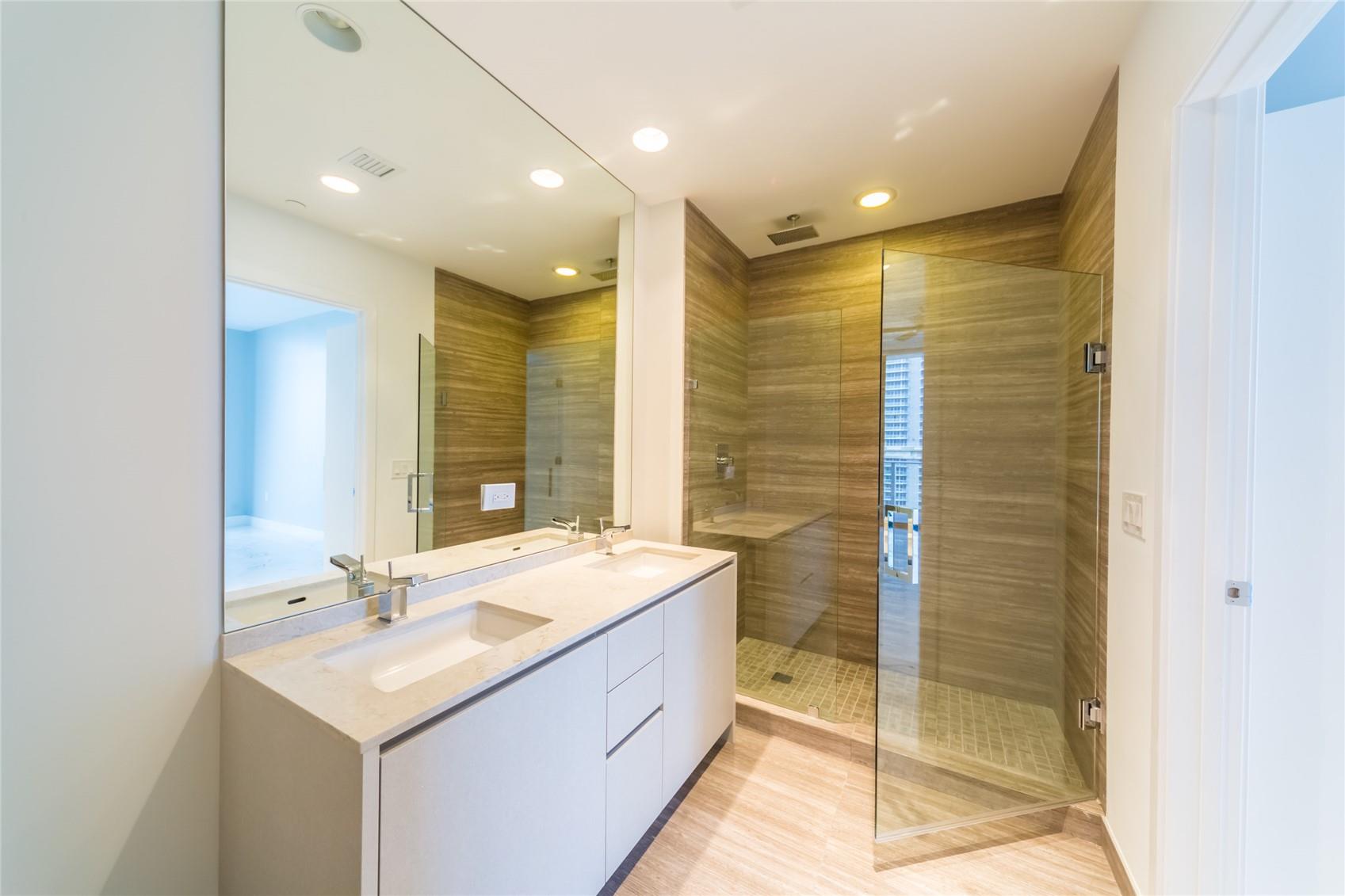 1010 Brickell Ave #4805 Miami, FL 33131