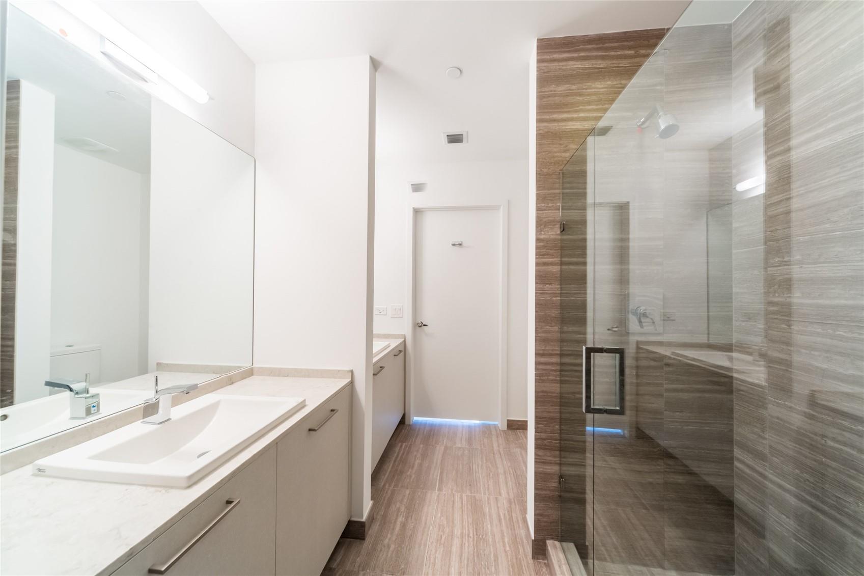 1010 Brickell Ave #4805 Miami, FL 33131