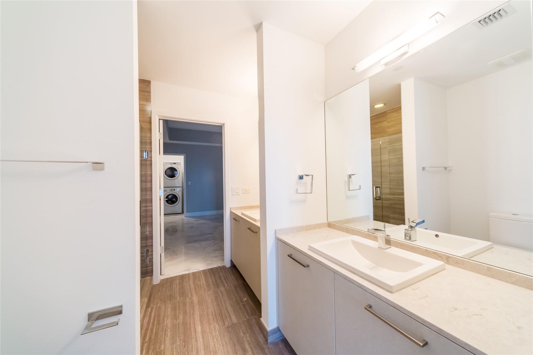 1010 Brickell Ave #4805 Miami, FL 33131