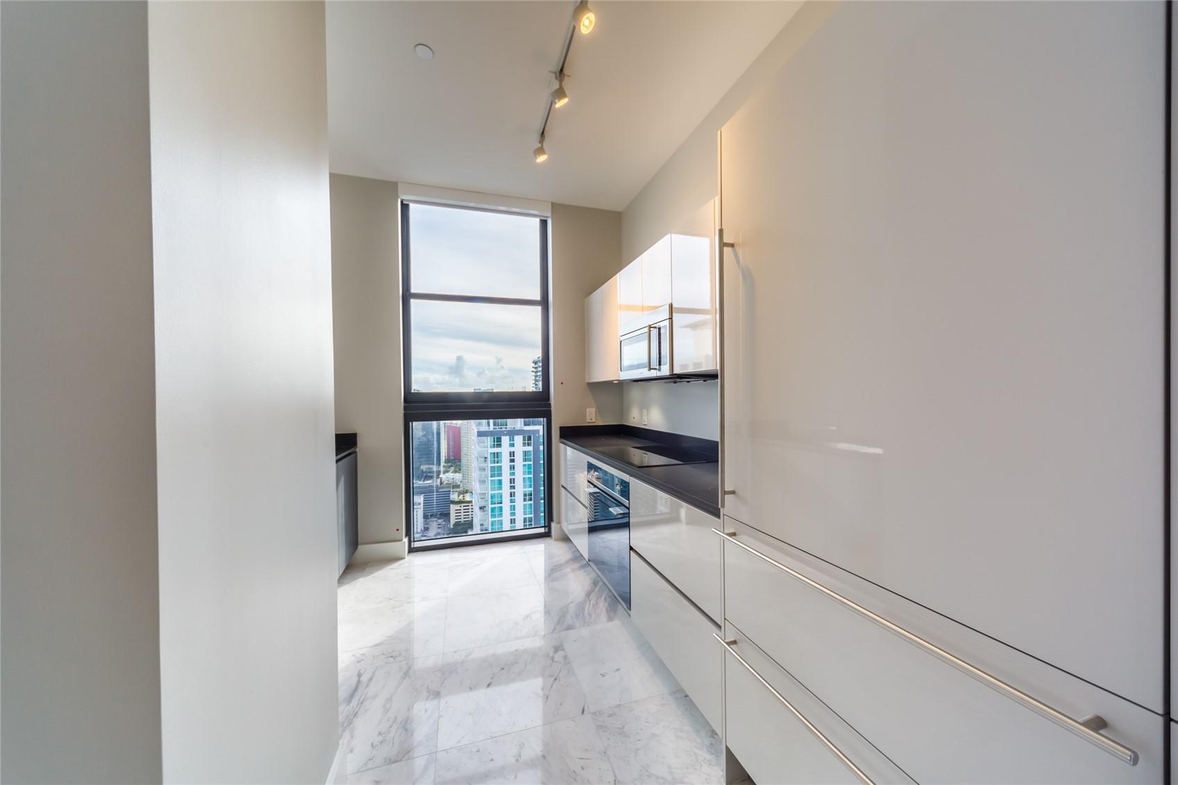1010 Brickell Ave #4805 Miami, FL 33131