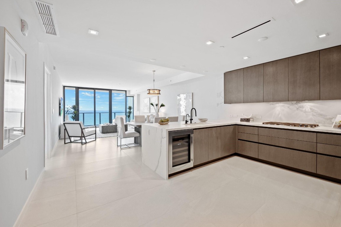 1116 N Ocean #1606 Pompano Beach, FL 33062