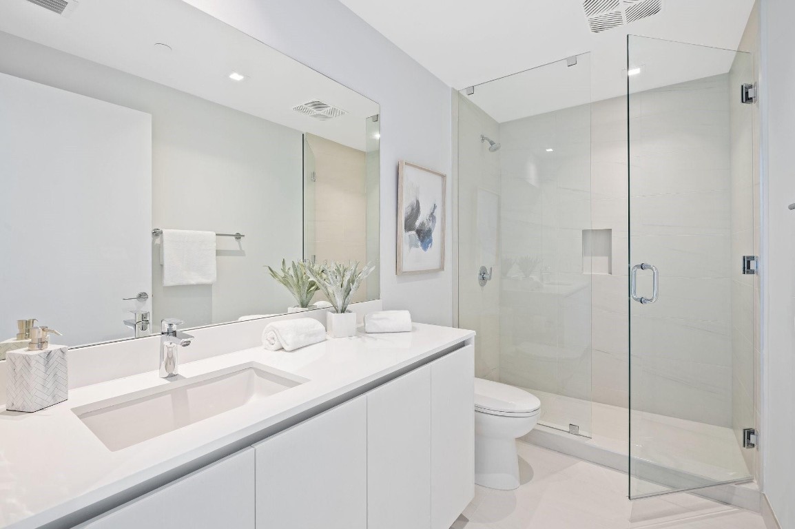 1116 N Ocean #1606 Pompano Beach, FL 33062