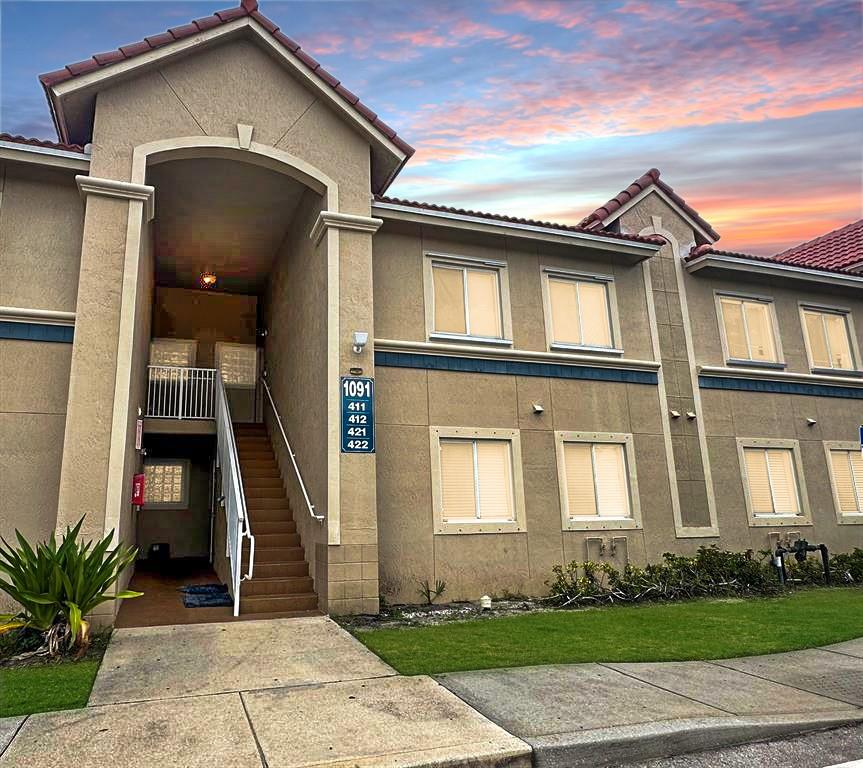 1091 Golden Lks Blvd #422