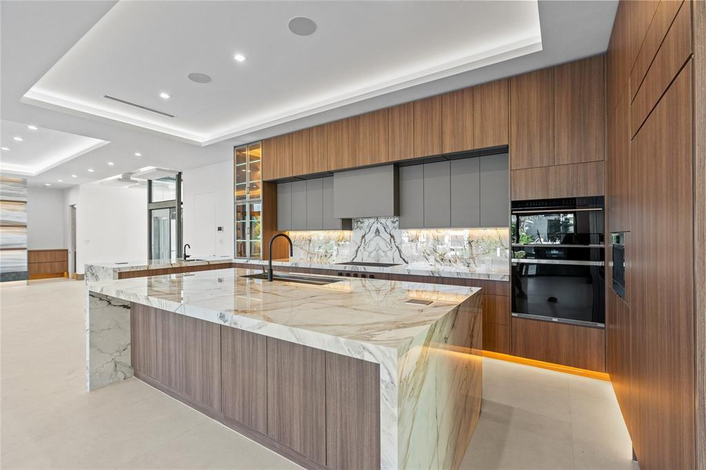 2441 NE 48th Lighthouse Point, FL 33064