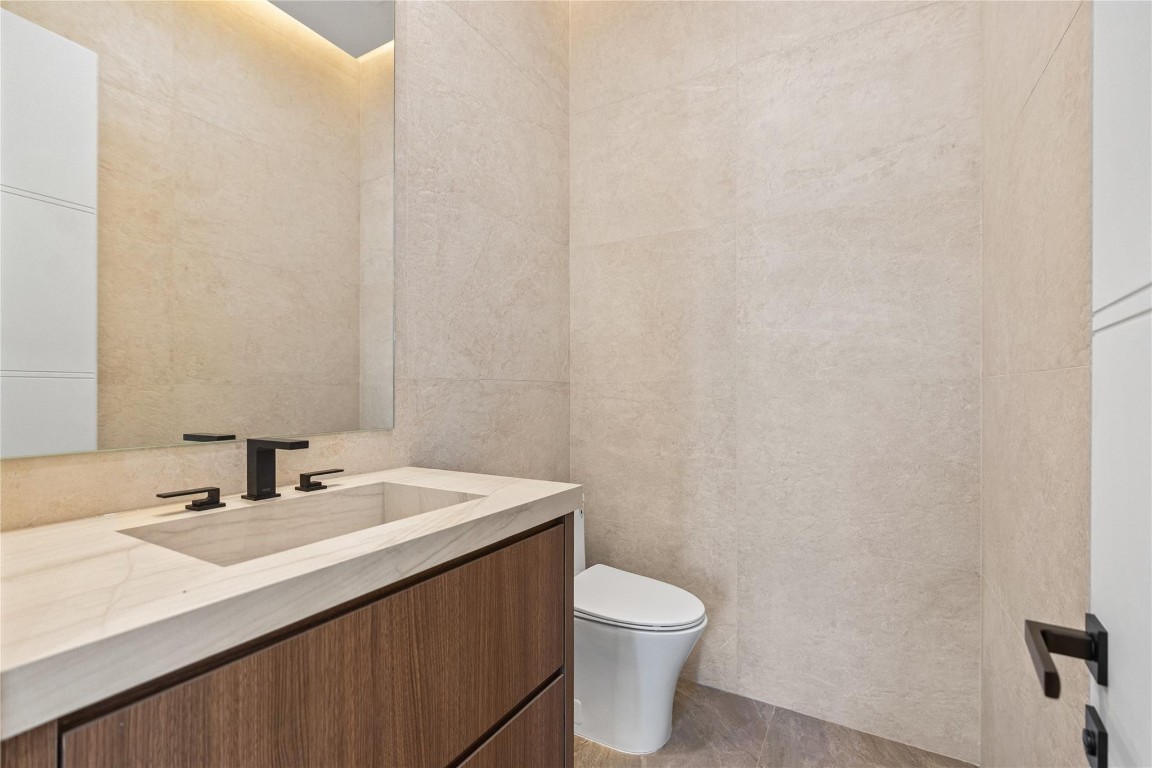 2441 NE 48th Lighthouse Point, FL 33064