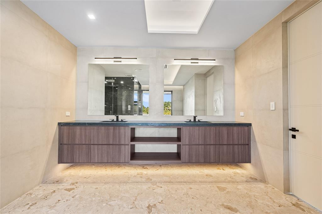 2441 NE 48th Lighthouse Point, FL 33064