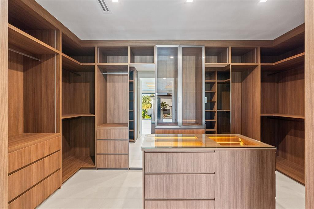 2441 NE 48th Lighthouse Point, FL 33064