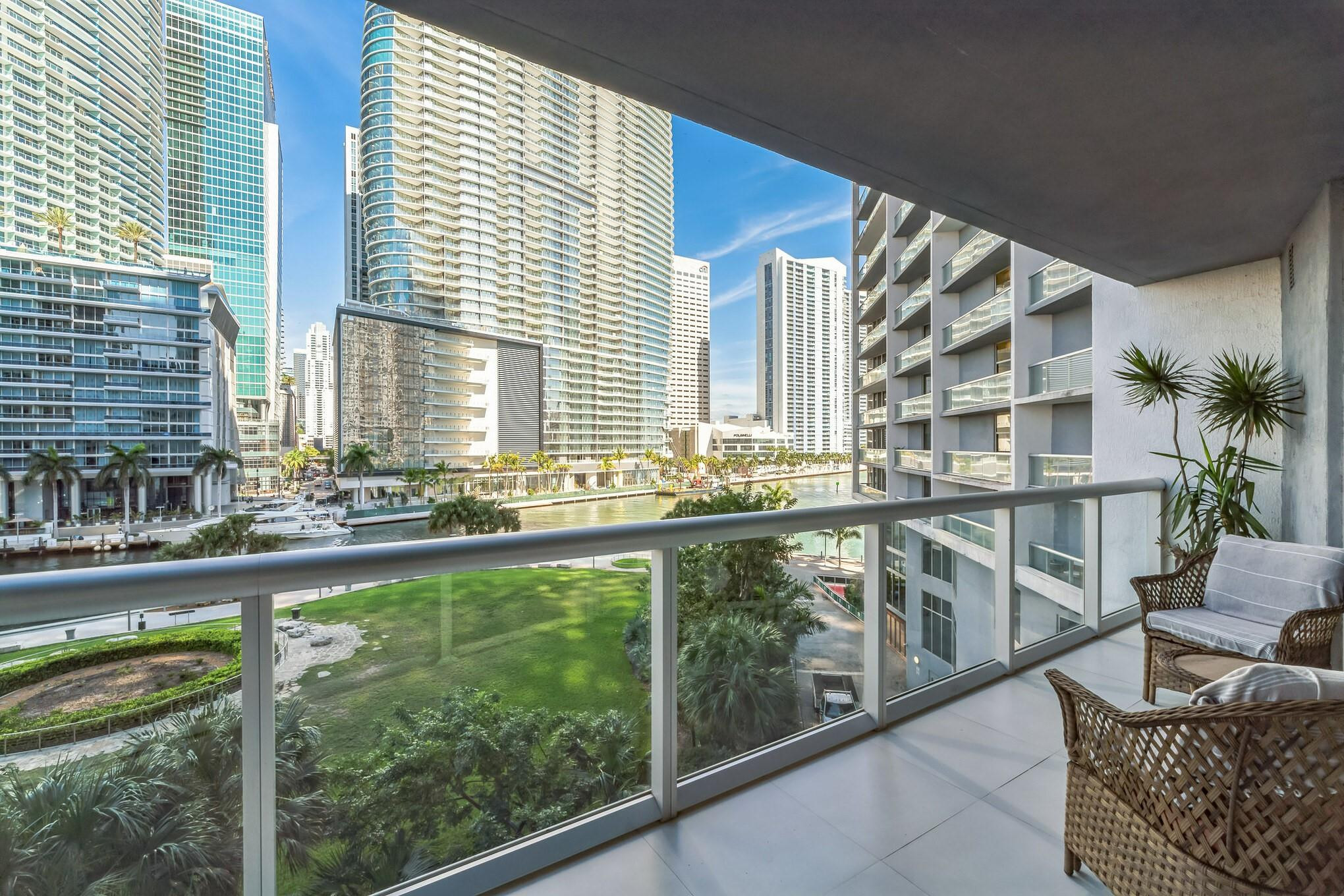 image Icon Brickell I22