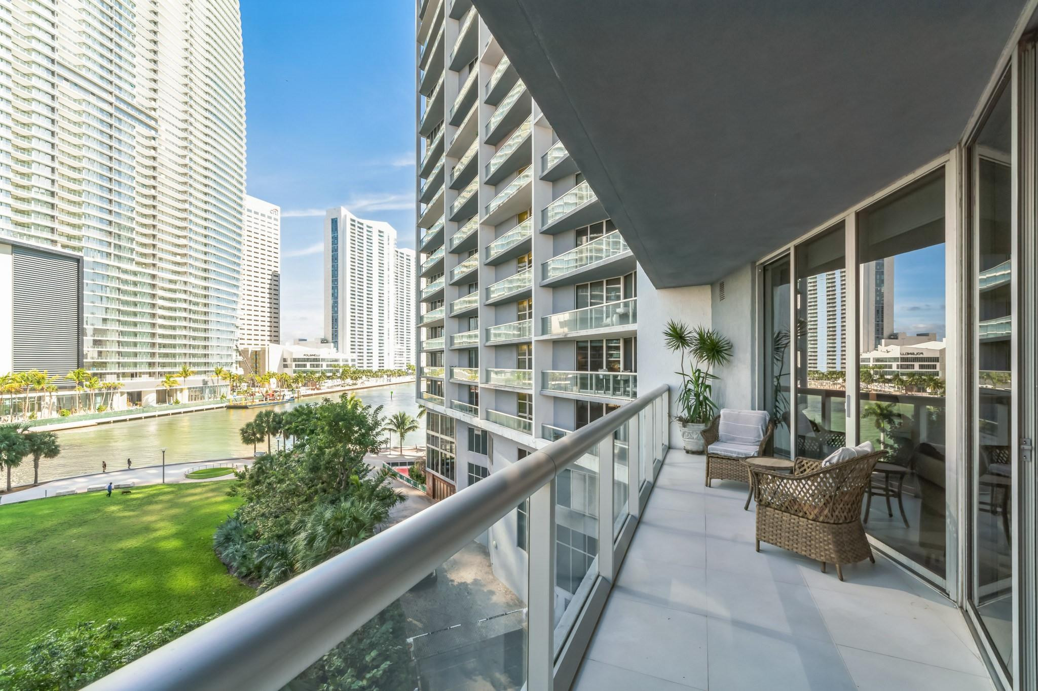 image Icon Brickell I23