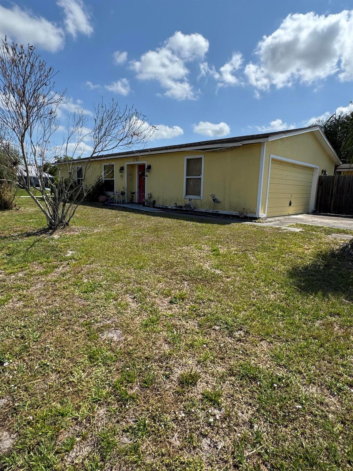 1701 SW Cloverleaf St