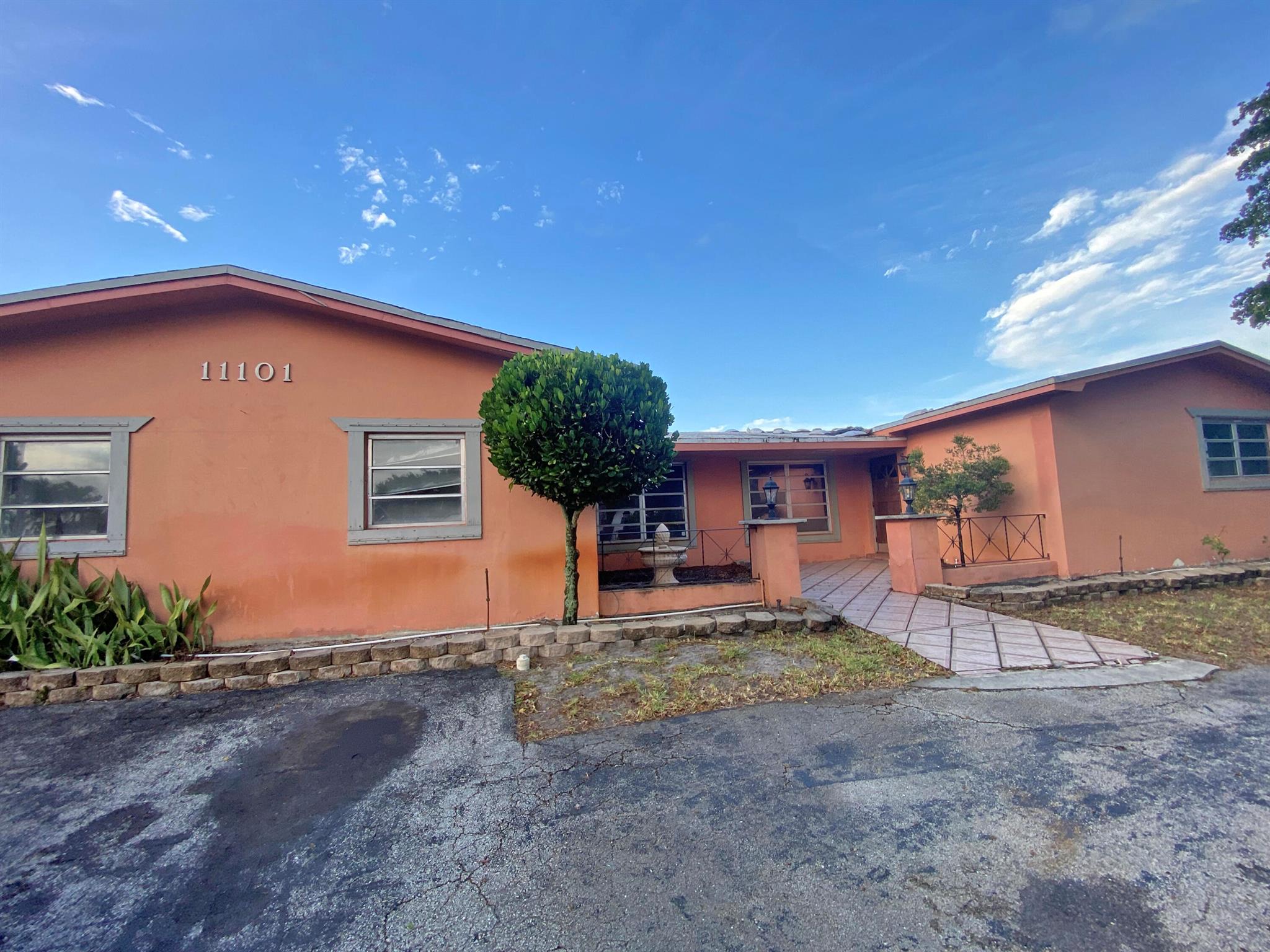 11101 NW 19th St