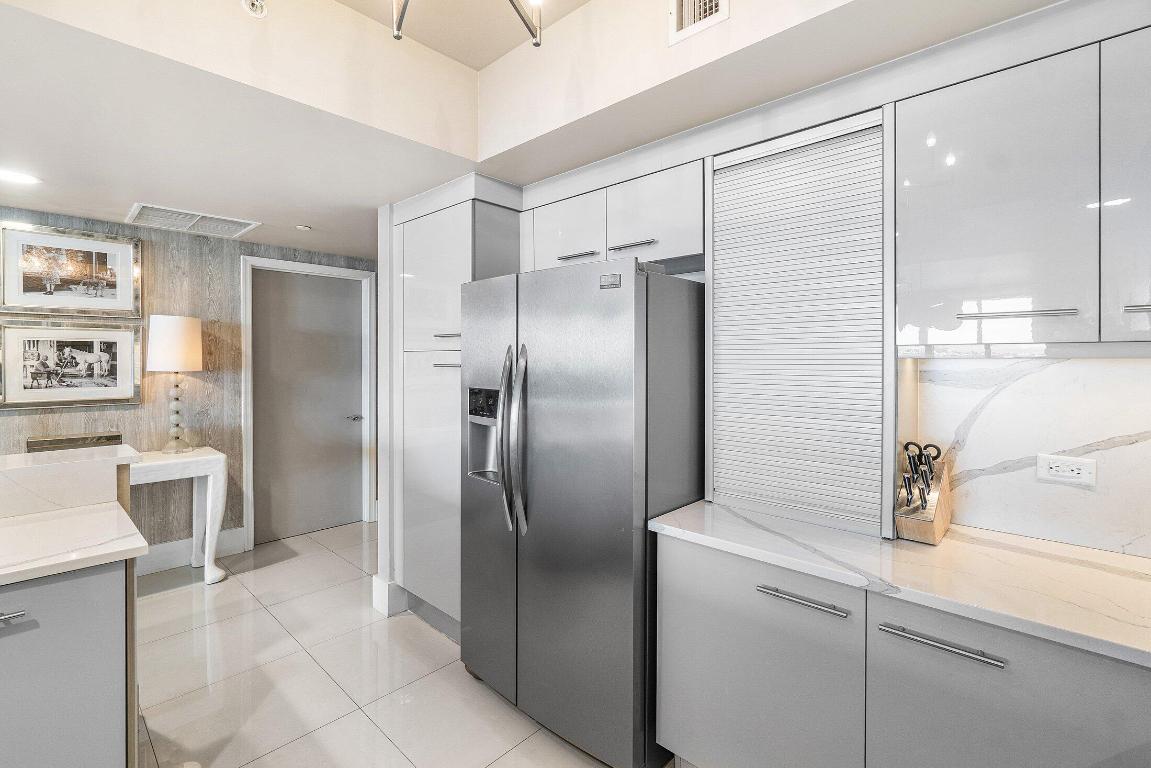 2640 Lake Shr #1415 Riviera Beach, FL 33404