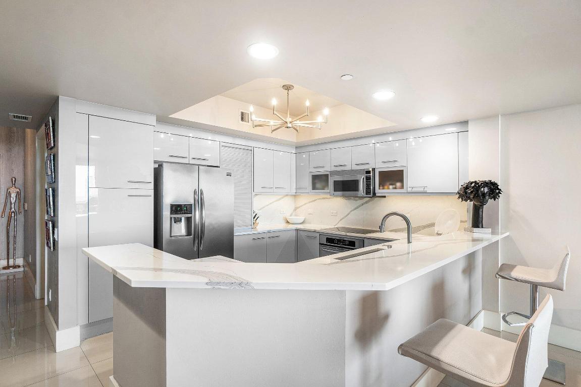 2640 Lake Shr #1415 Riviera Beach, FL 33404