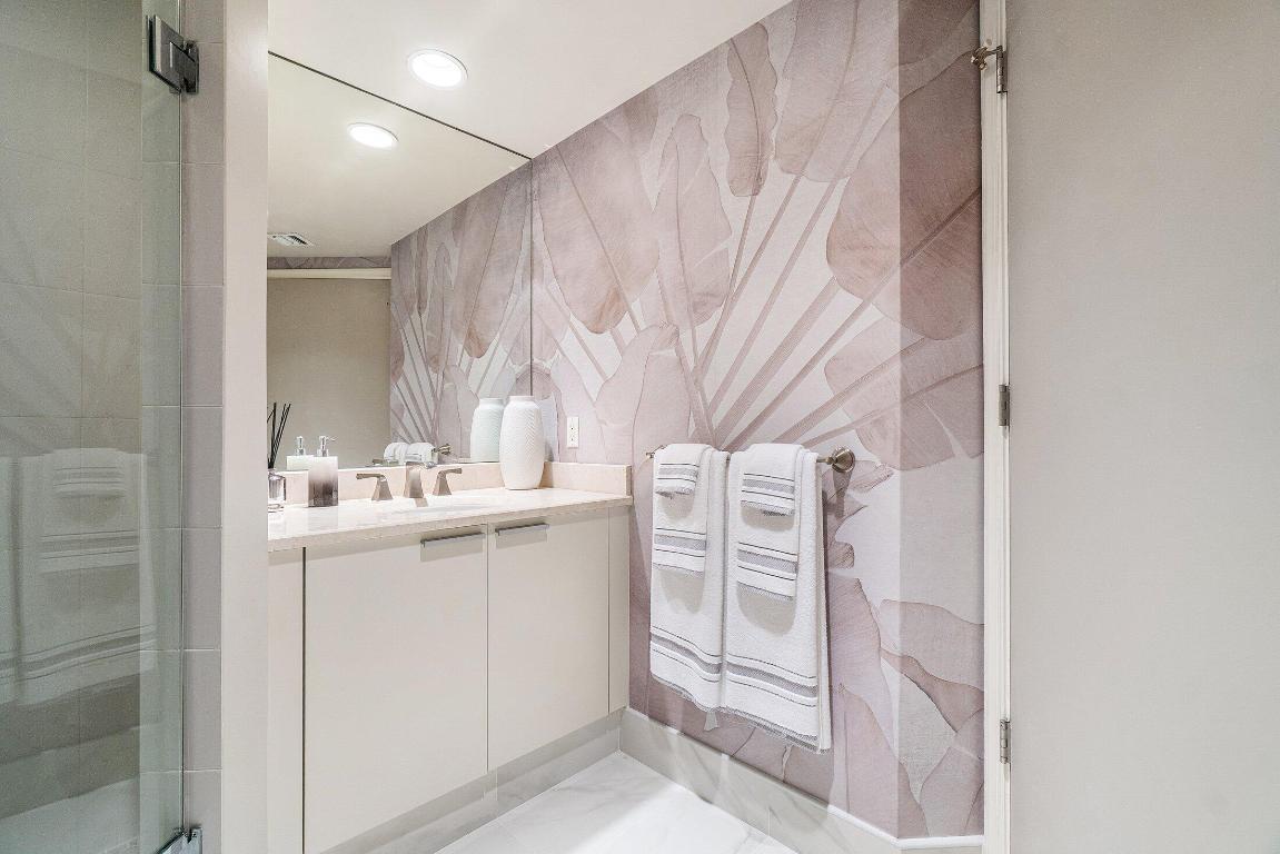 2640 Lake Shr #1415 Riviera Beach, FL 33404