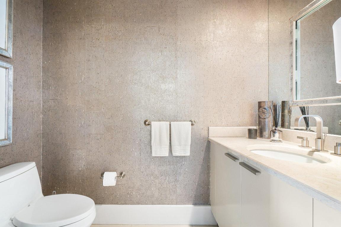 2640 Lake Shr #1415 Riviera Beach, FL 33404