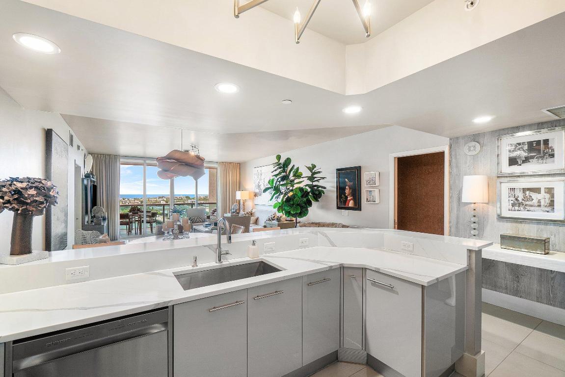 2640 Lake Shr #1415 Riviera Beach, FL 33404