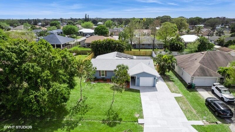 549 NW Salina Ter Ter