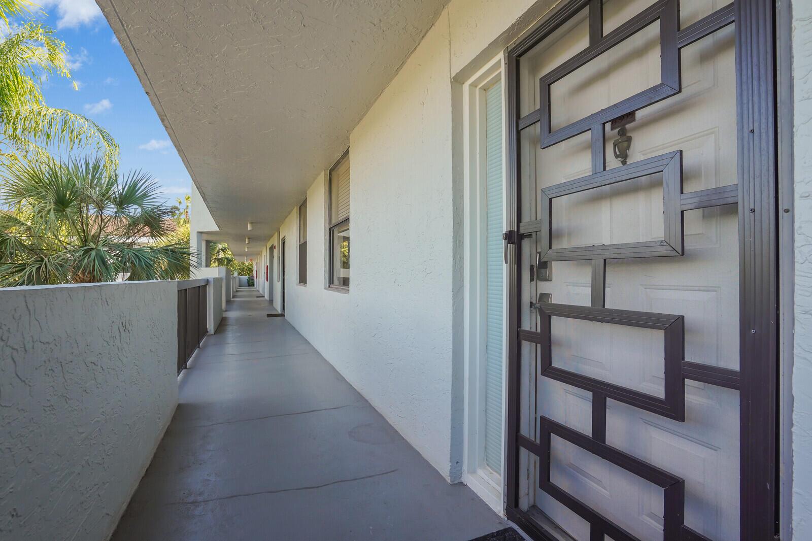 4133 S Carambola Cir #G305