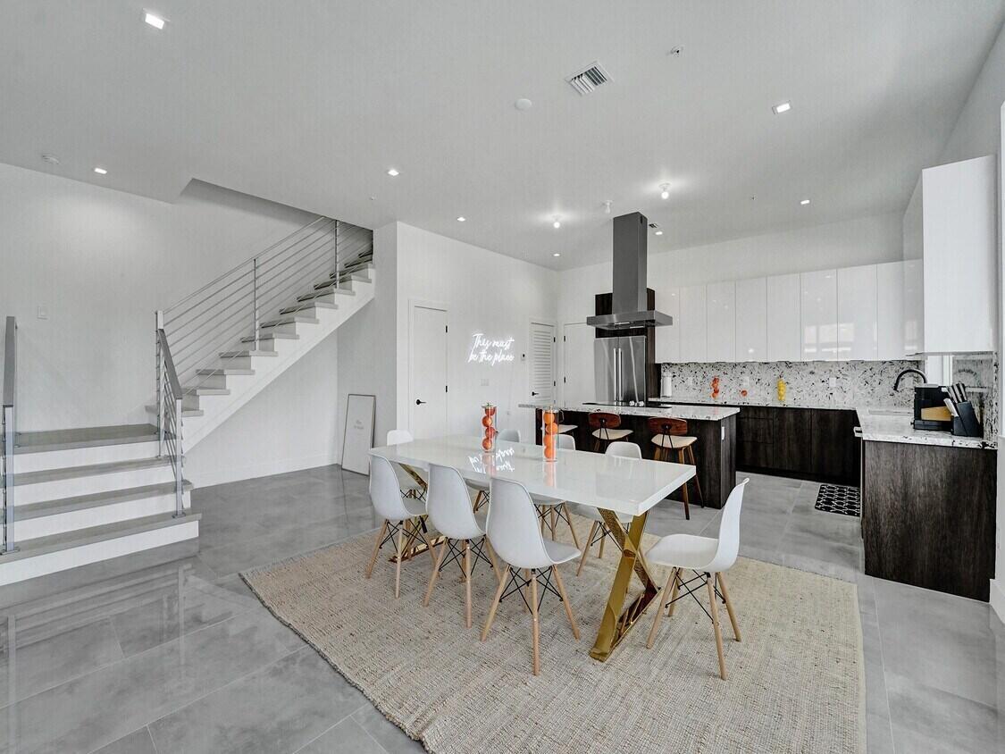 1220 NE 15th Ave Fort Lauderdale, FL 33304