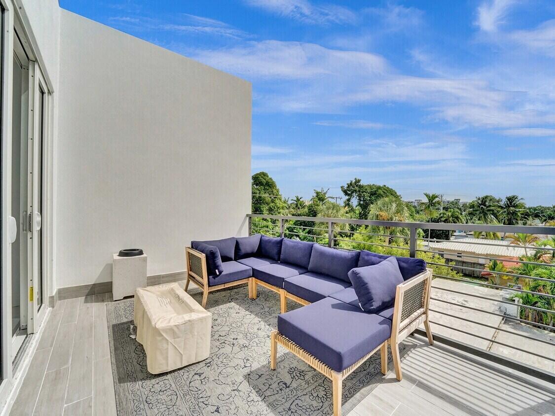 1220 NE 15th Ave Fort Lauderdale, FL 33304