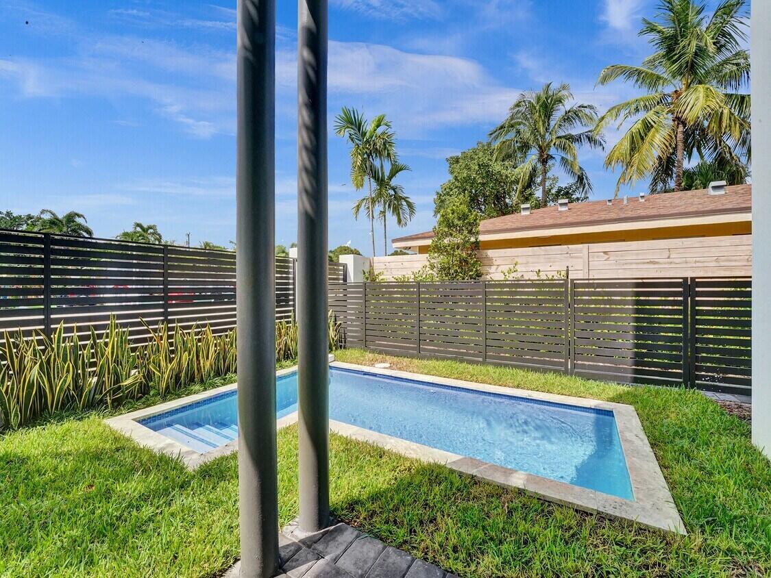 1220 NE 15th Ave Fort Lauderdale, FL 33304