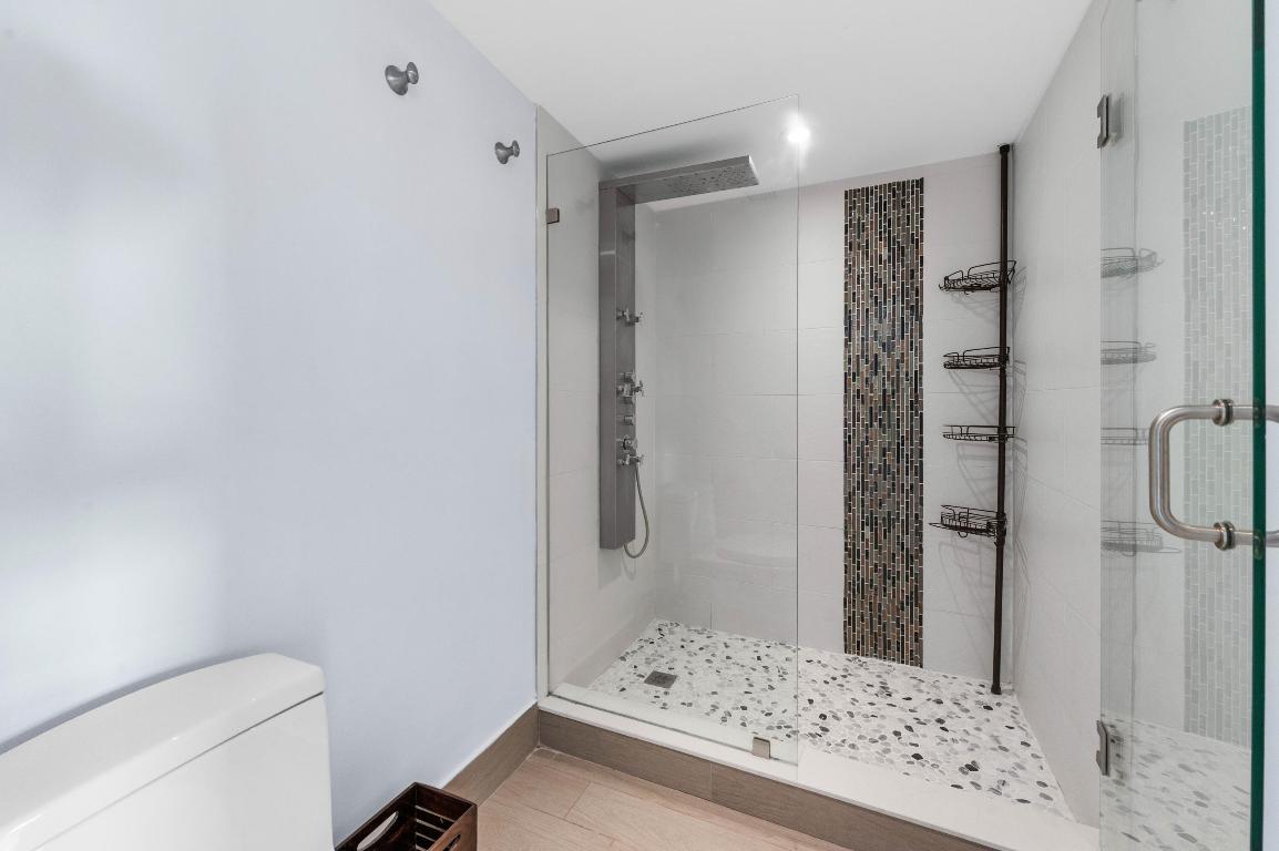 16546 NE 26th #5h North Miami Beach, FL 33160