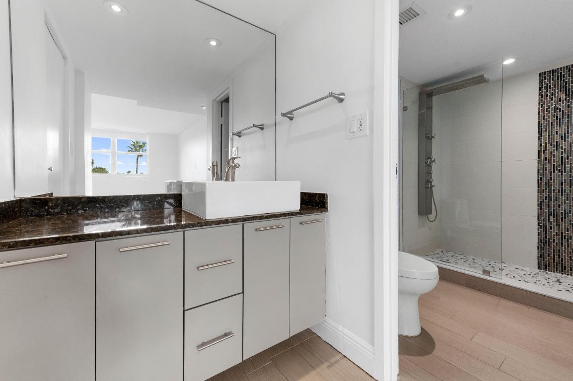 16546 NE 26th #5h North Miami Beach, FL 33160